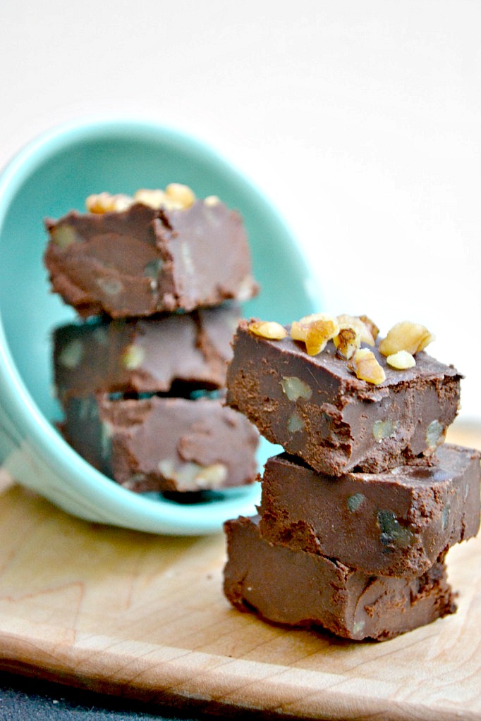 Super easy to make vegan fudge with only 5 simple ingredients!