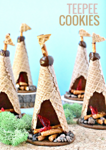 These TeePee Cookies are an easy and fun edible craft to do with the kiddos this summer!