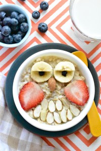 Oatmeal Owls (a fun kids' animal-shaped breakfast) that will guarantee to put a smile on your kid's face!