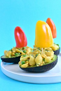 Stuffed Avocado Sailboats with vegan Mac and Cheese