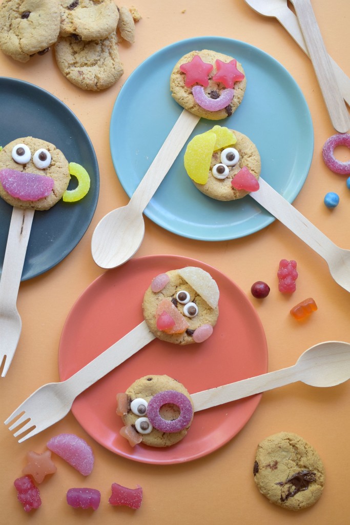 Fun-Faced Cookie Lollipops--a fun, no bake treat to add to your child's school lunchbox