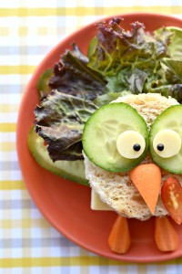 Look at this turkey sandwich. What a fun idea for a kid friendly Thanksgiving!