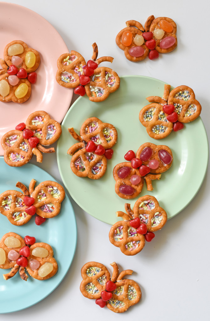 Celebrate spring by turning your favorite gluten free pretzels into these sprinkle and candy-filled edible Pretzel Butterflies. 