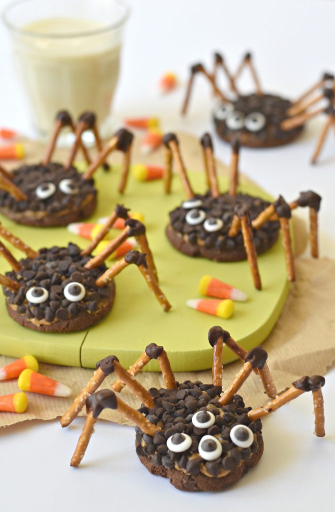 Your kitchen has been infested with the cutest and most edible Halloween Spider Cookies (and made with allergen-friendly ingredients!)