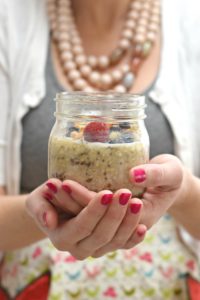 For those mornings you don't have time to sit for breakfast, these healthy DIY Instant Oatmeal On-the-Go jars are just what you need!