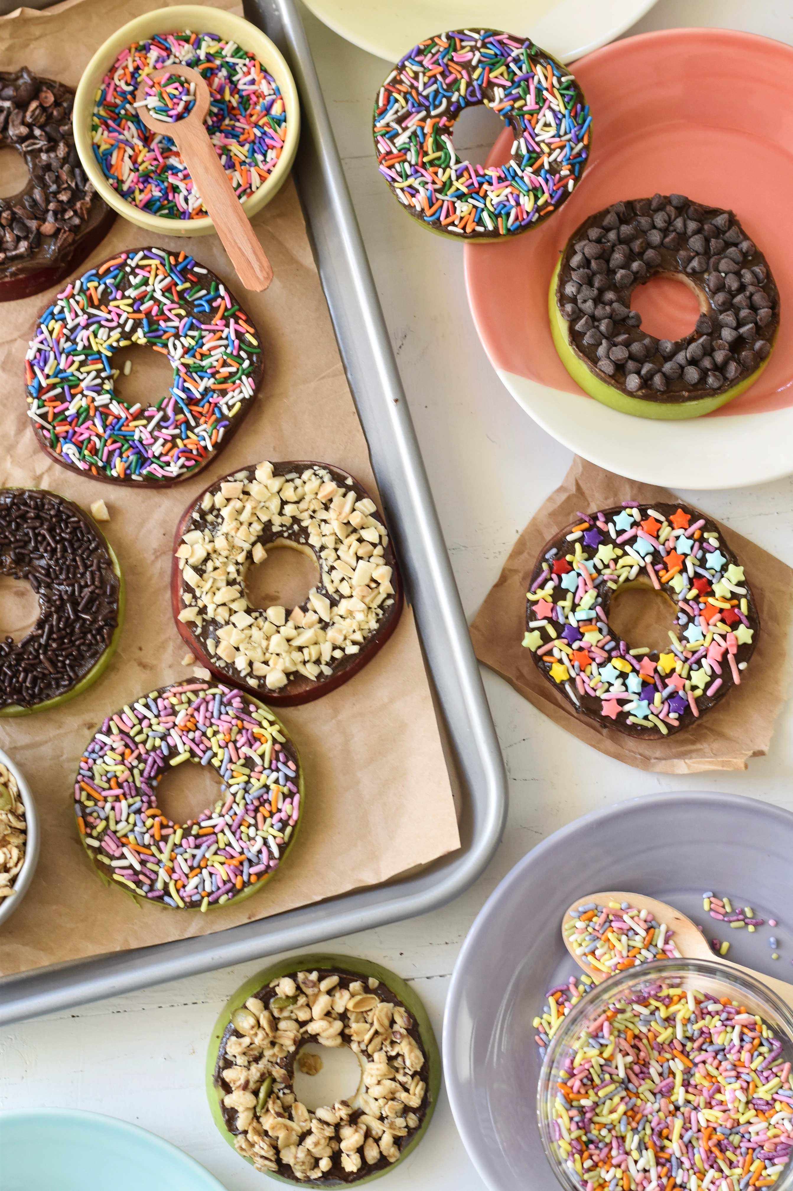 These easy, no bake apple donuts are the perfect after school snack for kids, full of healthy and good-for-you ingredients.