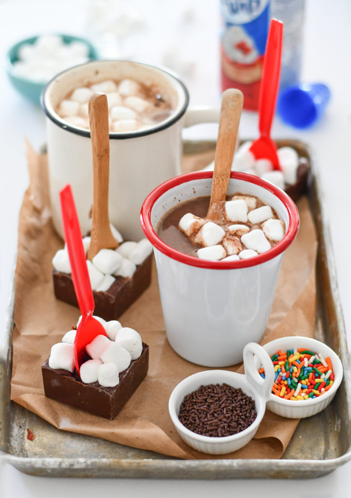 Skip the store bought packets of chocolate powder and make your own Hot Chocolate Spoons from chocolate chips #hotchocolate #hotdrinks
